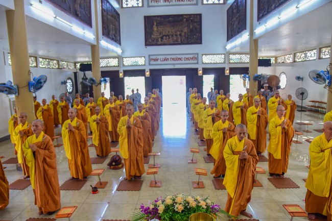 Pratimoksa commandment rite and precept listen at Hoang Phap pagoda